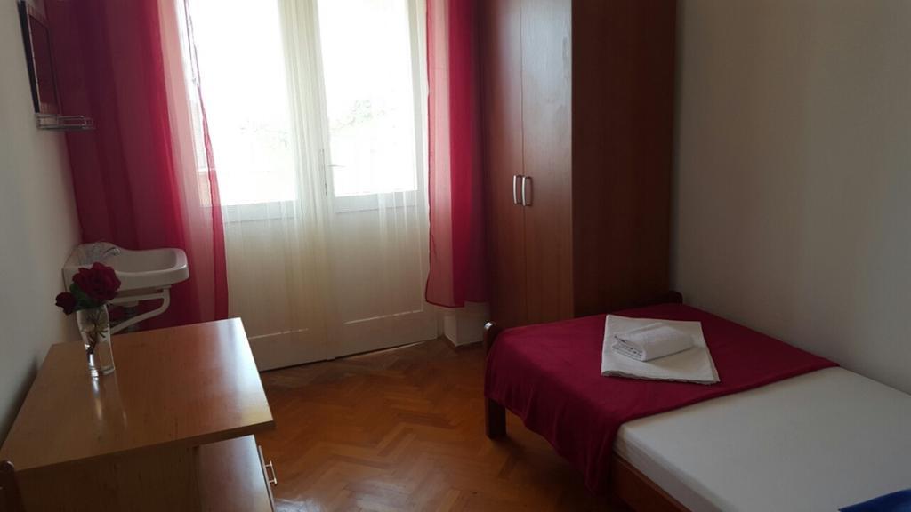 Guesthouse Jenny Novalja Eksteriør billede