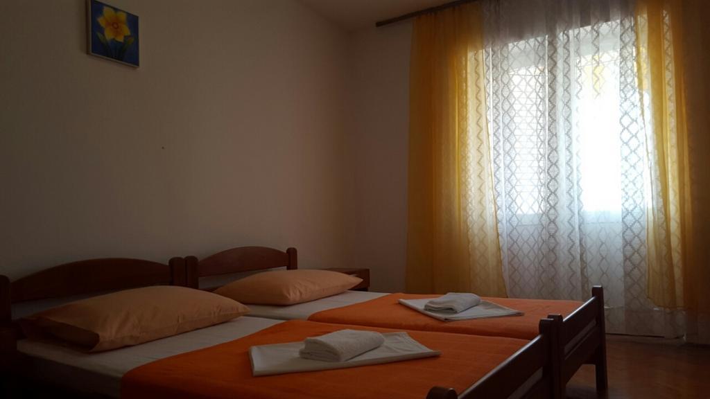 Guesthouse Jenny Novalja Eksteriør billede